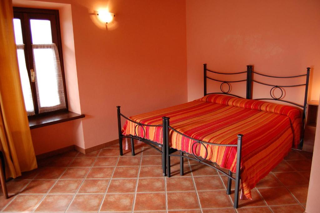 Agriturismo 'D Raine Montelupo Albese Cameră foto